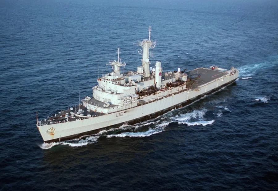 HMS Fearless