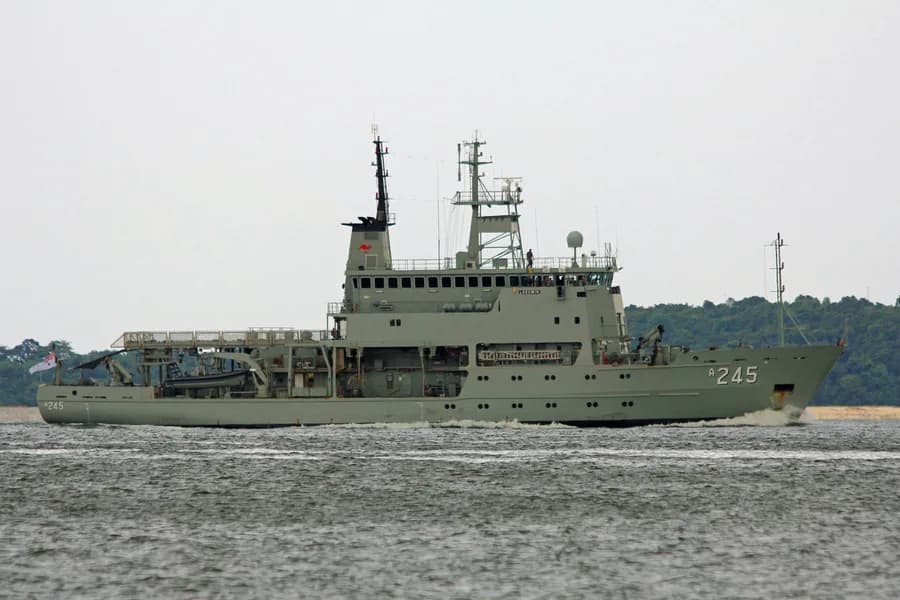 HMAS Leeuwin