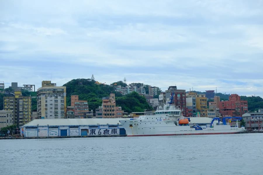 R/V LEGEND