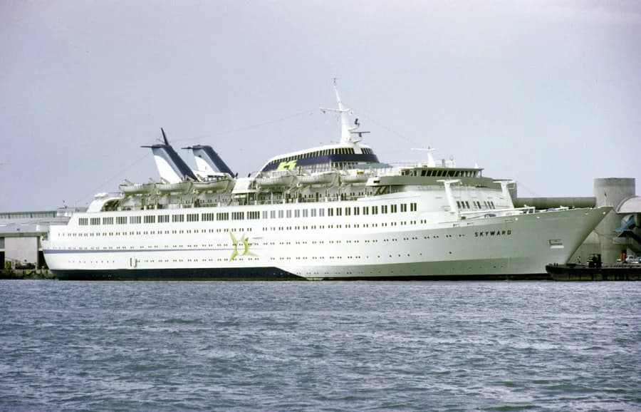MV Leisure World