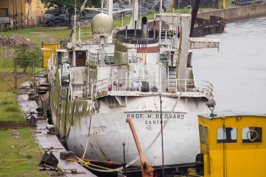 Ship Prof. W. Besnard