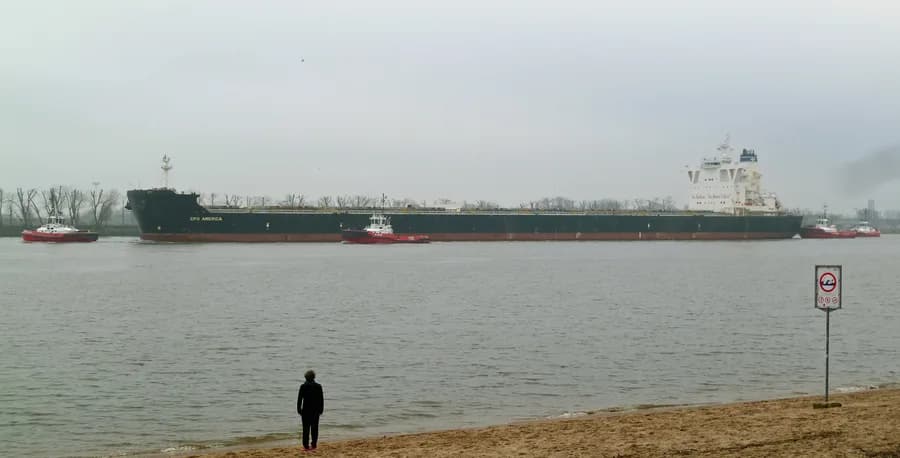MERCHANT MARINER