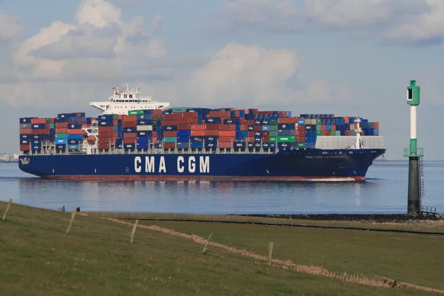 CMA CGM LA TRAVIATA
