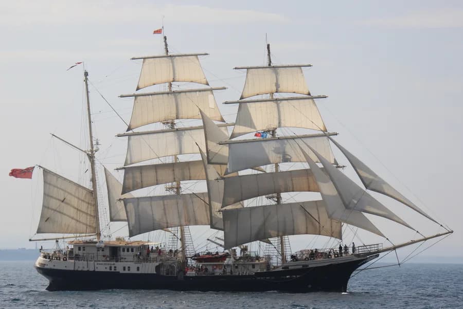 SV Tenacious