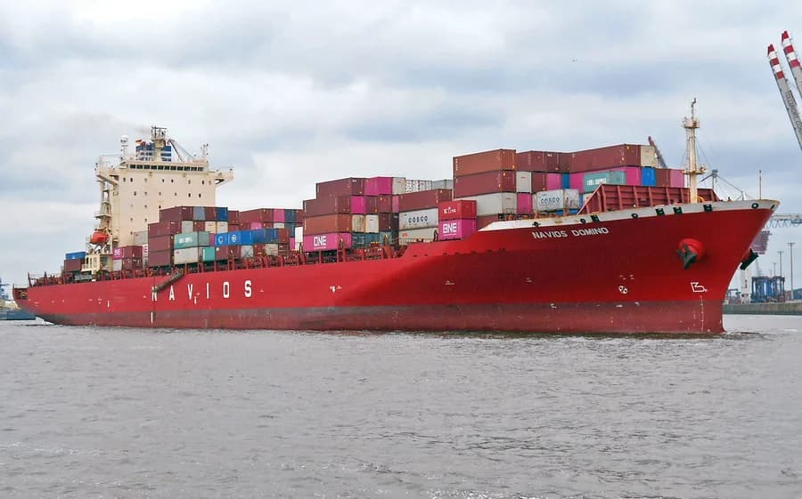 Navios Domino