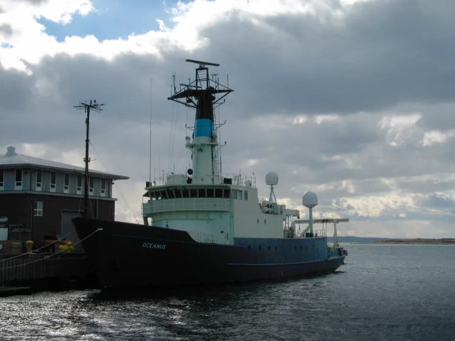 RV Oceanus