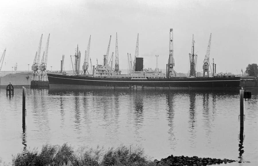 Pando Strait