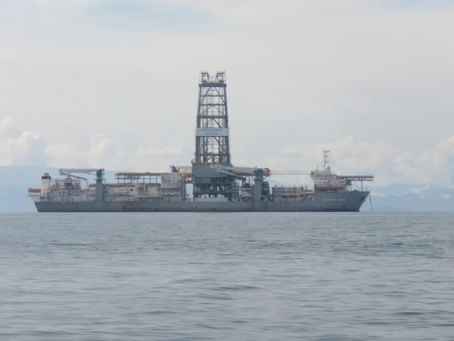 Discoverer Luanda