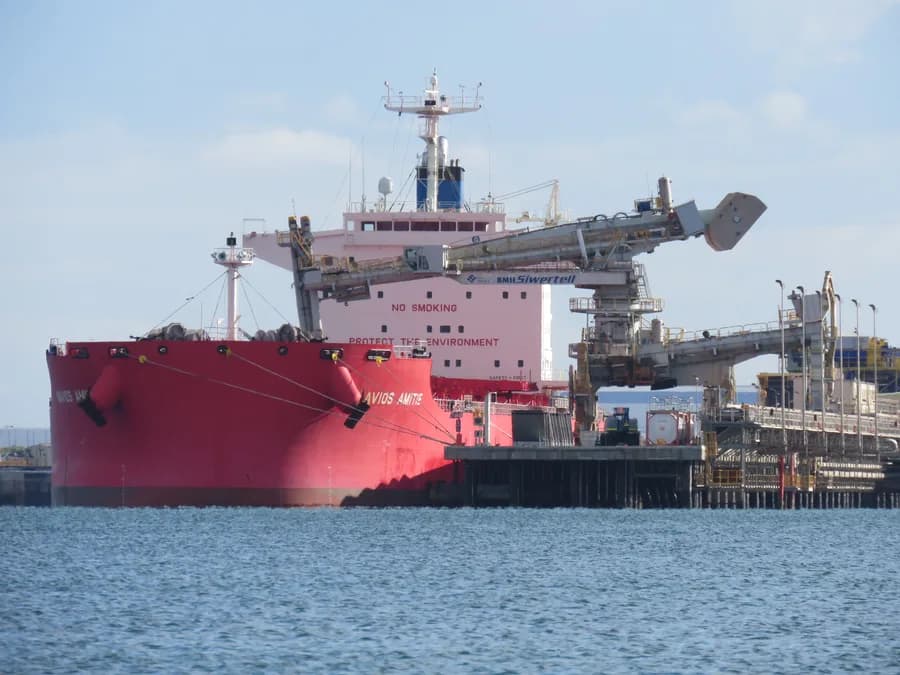 Navios Amitie