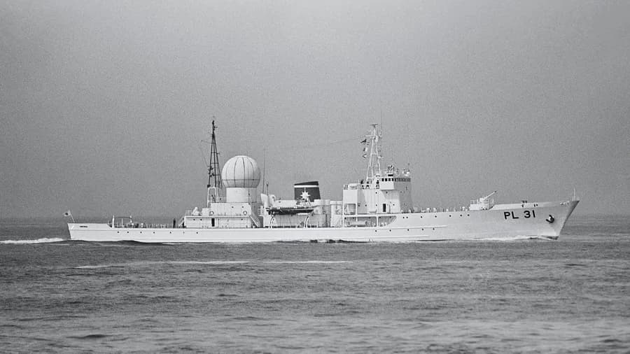 Japanese patrol vessel Izu