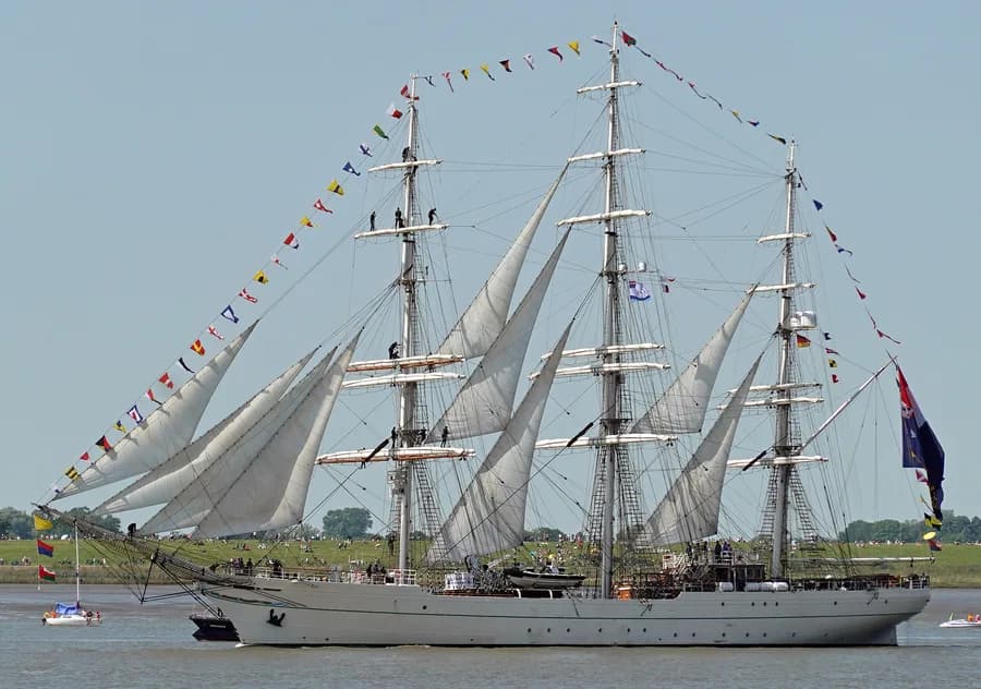 RNOV Shabab Oman II