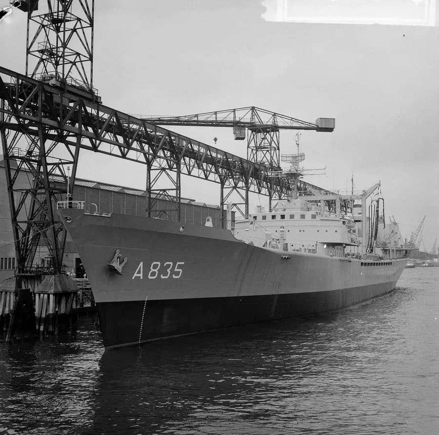 HNLMS Poolster