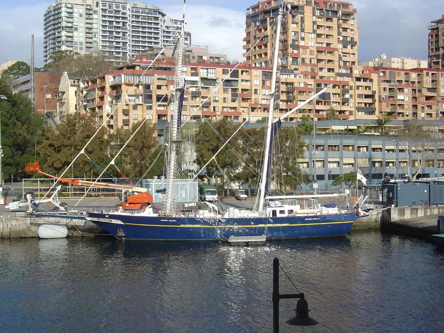 STS Young Endeavour