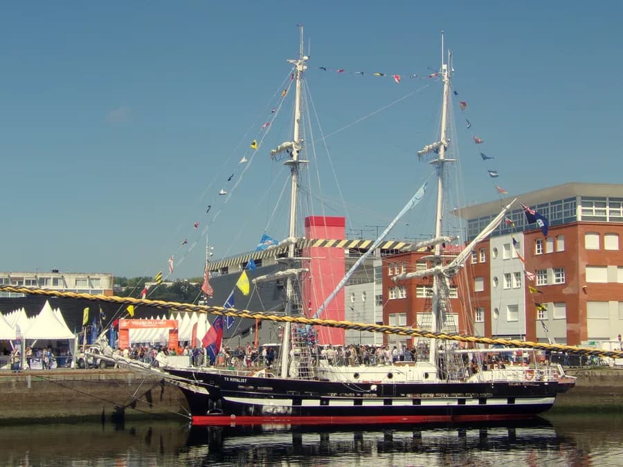 TS Royalist