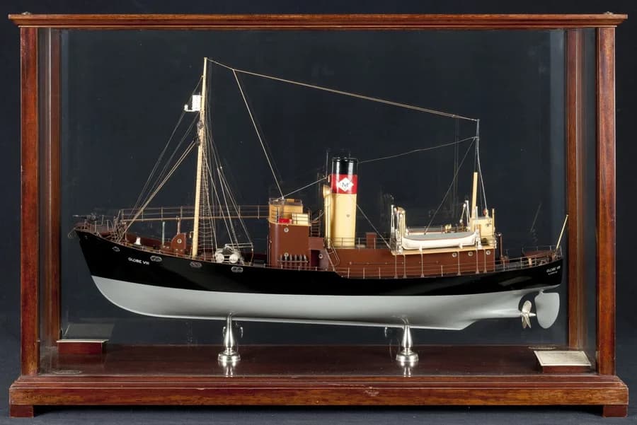 Globe VIII