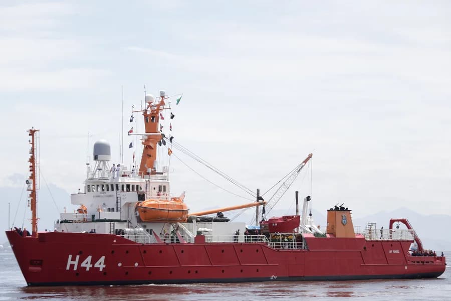 Brazilian icebreaker Ary Rongel