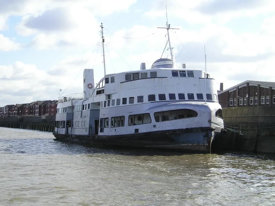 MV Royal Iris