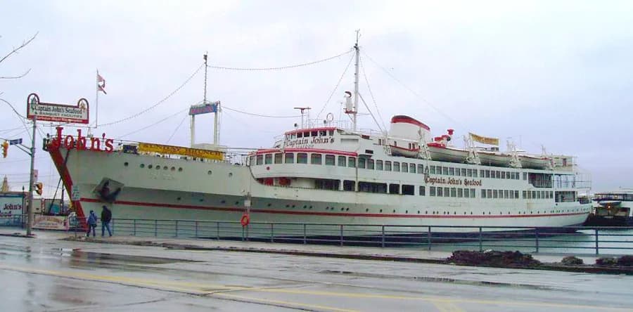Captain John's Harbour Boat Restaurant